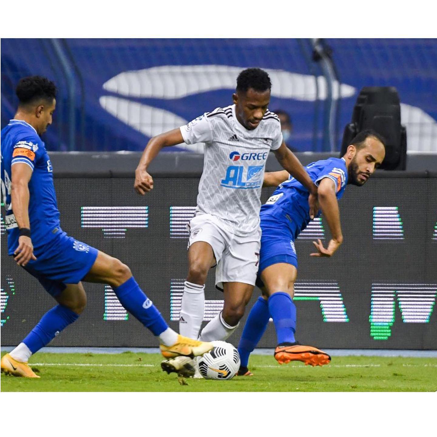 مباراة الهلال والفيصلي فى الدوري السعودي