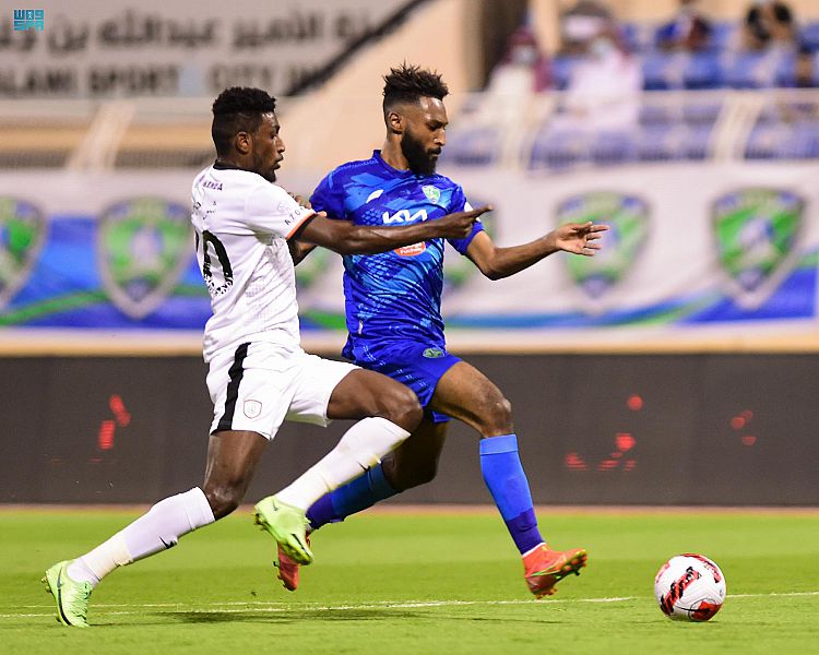 مباراة الشباب والفتح فى الدوري السعودي