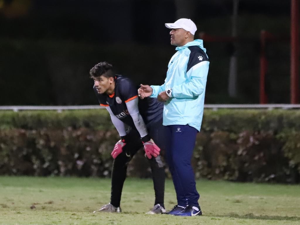 مدرب حراس فاركو مع محمد صبحي