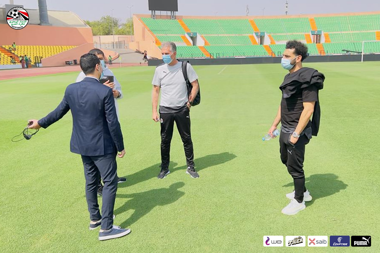 كيروش وصلاح يتفقدان ملعب مباراة مصر ونيجيريا