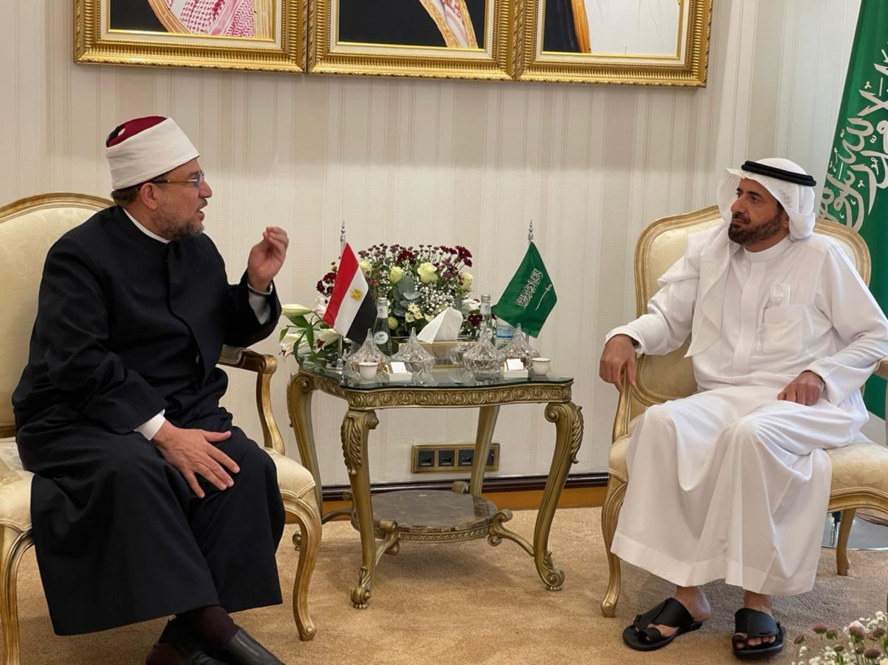 وزير الأوقاف في جانب من اللقاء