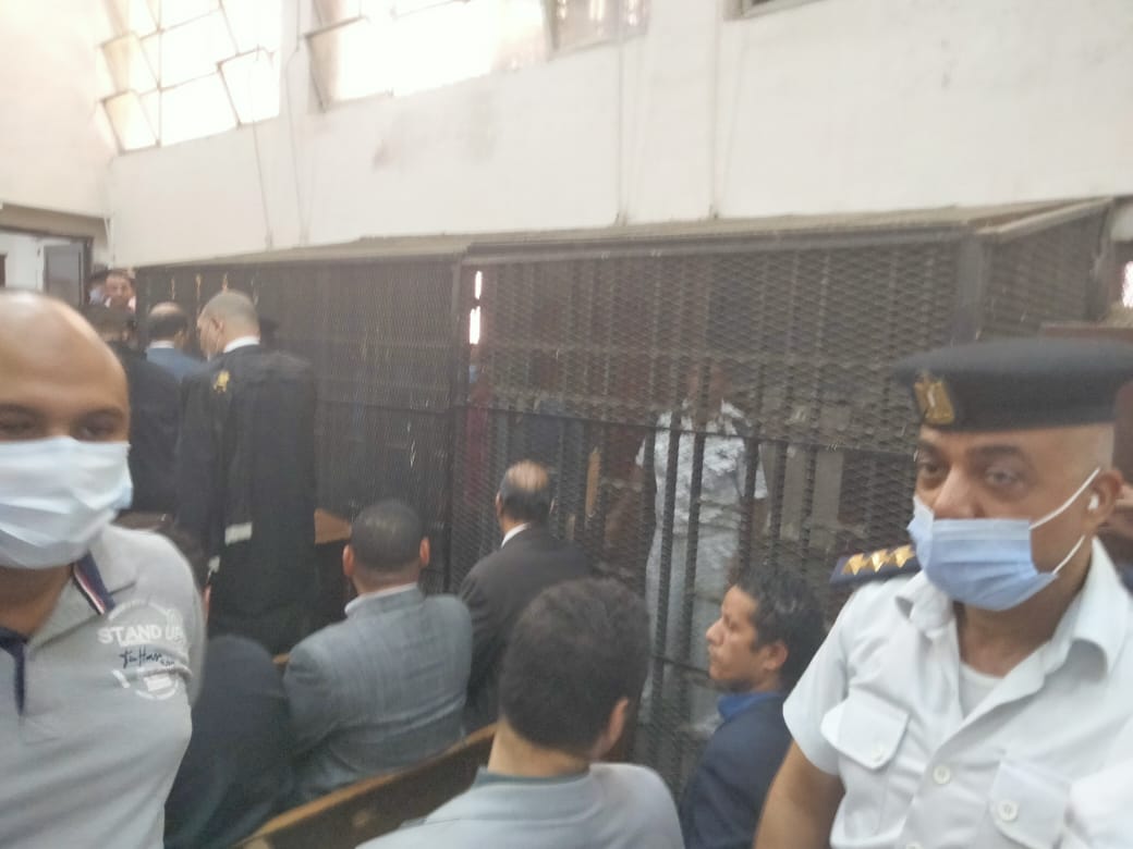 القاضي المتهم بإنهاء حياة زوجته داخل قفص الاتهام